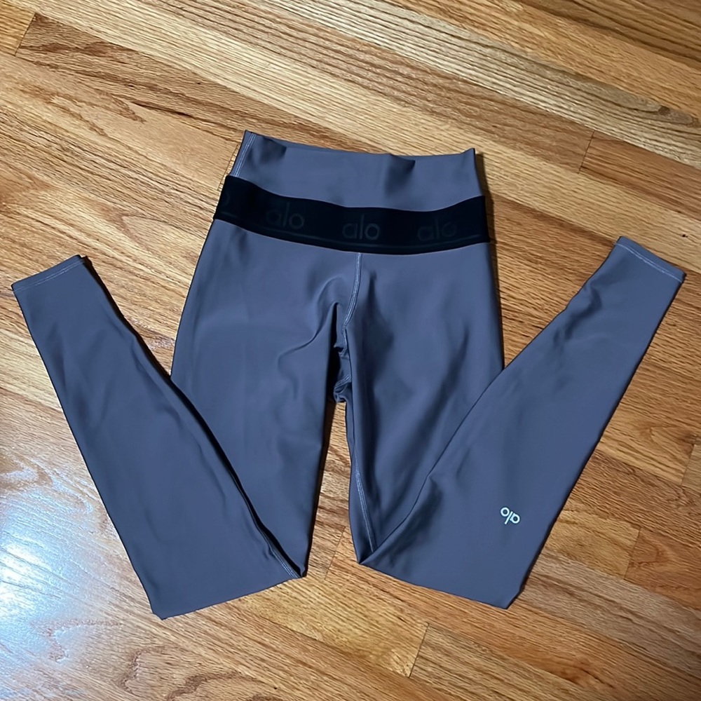 Alo Yoga purple dusk leggings